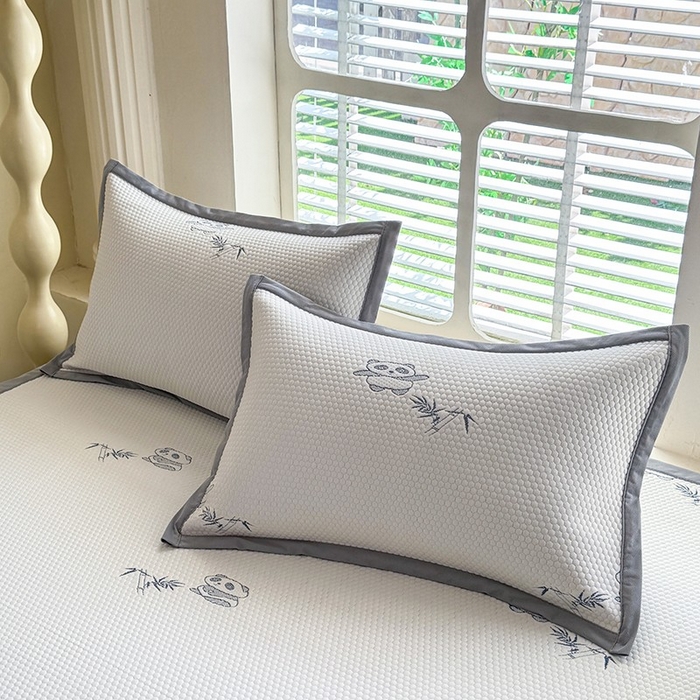 91家纺网 家纺一手货源 找家纺 绒世界 2025新款A类提花凉感豆豆复合凉席套件 提花豆豆-熊猫