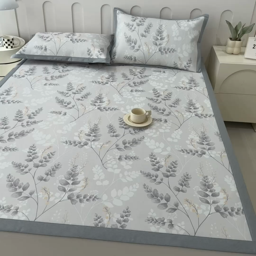 91家纺网 家纺一手货源 找家纺 倾慕家纺 2025年新款600D丝滑冰丝凉席-床席款 清爽绿叶