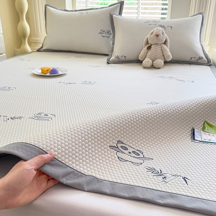 91家纺网 家纺一手货源 找家纺 绒世界 2025新款A类提花凉感豆豆复合凉席套件 提花豆豆-熊猫