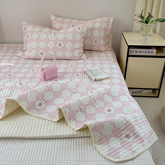 91家纺网 家纺一手货源 找家纺 TT.one 塔塔家居 2025新款全棉双层纱贝壳边夏被系列 床盖·草莓酱粉