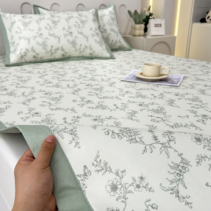 91家纺网 家纺一手货源 找家纺 倾慕家纺 2025年新款600D丝滑冰丝凉席-床席款 连理枝绿