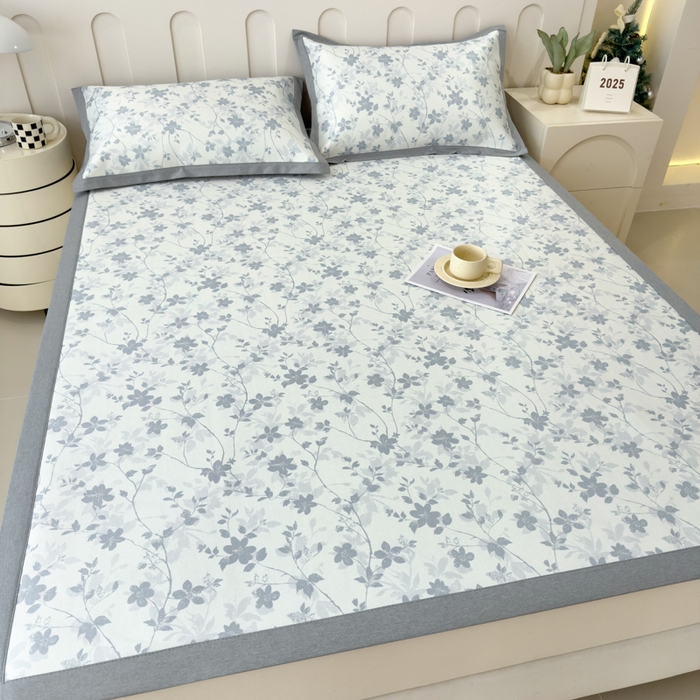 91家纺网 家纺一手货源 找家纺 倾慕家纺 2025年新款600D丝滑冰丝凉席-床席款 花点点蓝