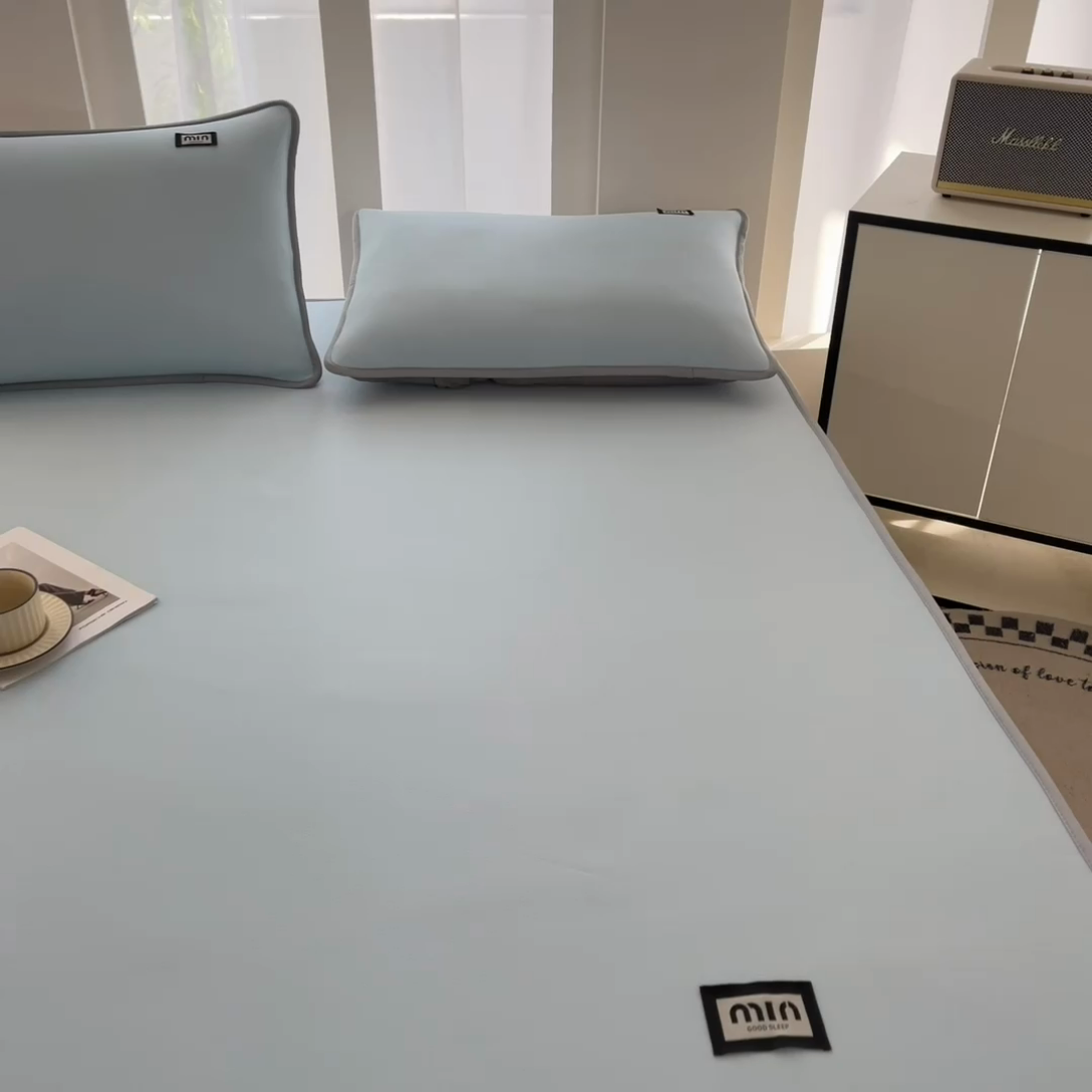 91家纺网 家纺一手货源 找家纺 子曰 2025新款A类高分子PE小清新凉感席系列-床笠款 小清新-天蓝