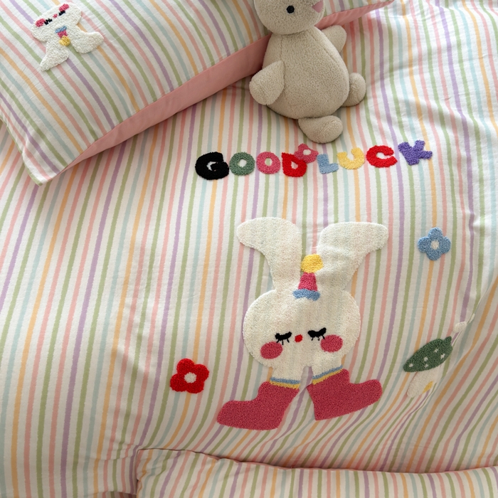 91家纺网 家纺一手货源 找家纺 如意朵 2025新款全棉双层纱小清新绣花四件套（专版花型） 蘑菇小兔