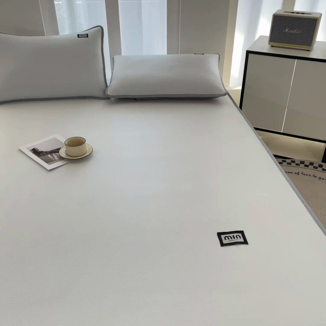 91家纺网 家纺一手货源 找家纺 子曰 2025新款A类高分子PE小清新凉感席系列-床笠款 小清新-白