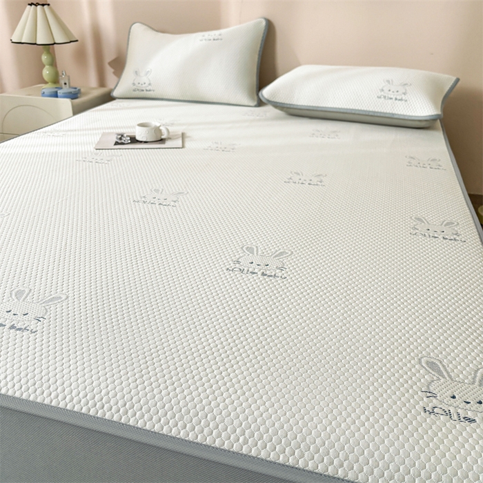 91家纺网 家纺一手货源 找家纺 雯豆家纺 2025新款PE凉感提花冰丝床笠三件套全包中分子床罩床垫保护套 吉祥兔-床笠款