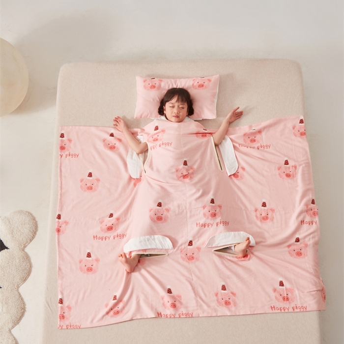 91家纺网 家纺一手货源 找家纺 艾佳宝贝 2025A类全棉纱布护肚防踢睡袋多功能盖毯宝宝夏被 乖巧萌猪