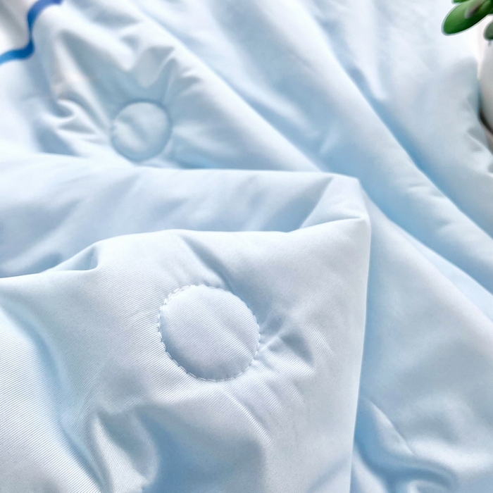 91家纺网 家纺一手货源 找家纺 蘭菲家纺 2025新款三丽鸥卡通印花夏被 恰恰.蓝