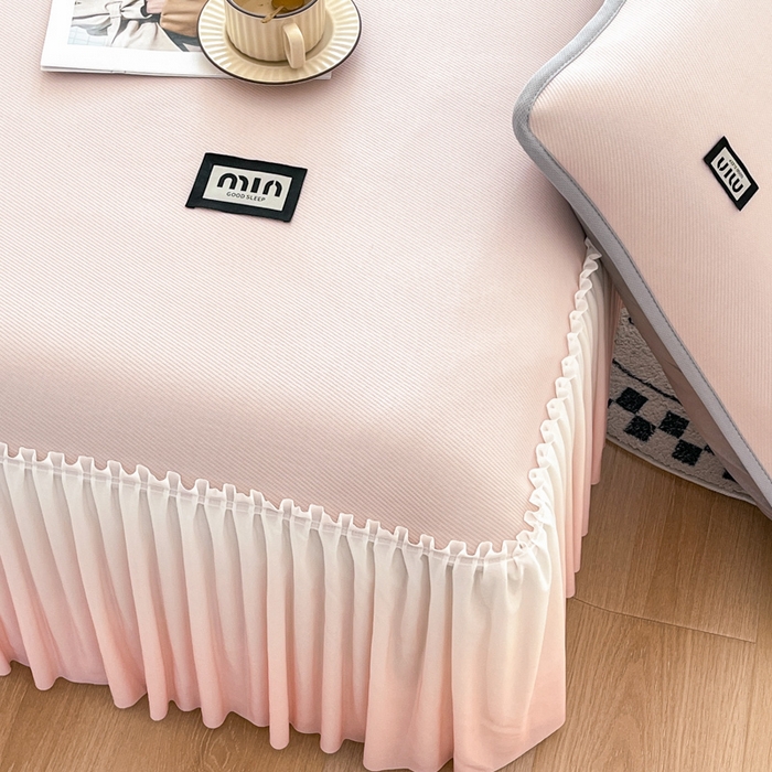 91家纺网 家纺一手货源 找家纺 子曰 2025新款A类高分子PE小清新凉感席系列-床裙款  小清新-粉