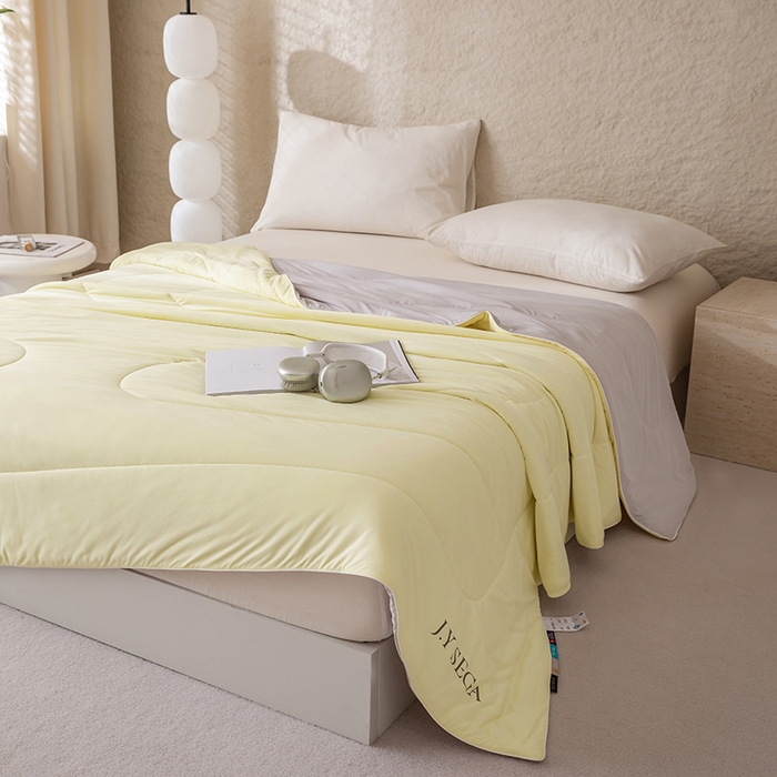 91家纺网 家纺一手货源 找家纺 茧羽世家 2025新款沁柔双镜抗菌系列夏被夏凉被空调被 柠檬黄拼灰