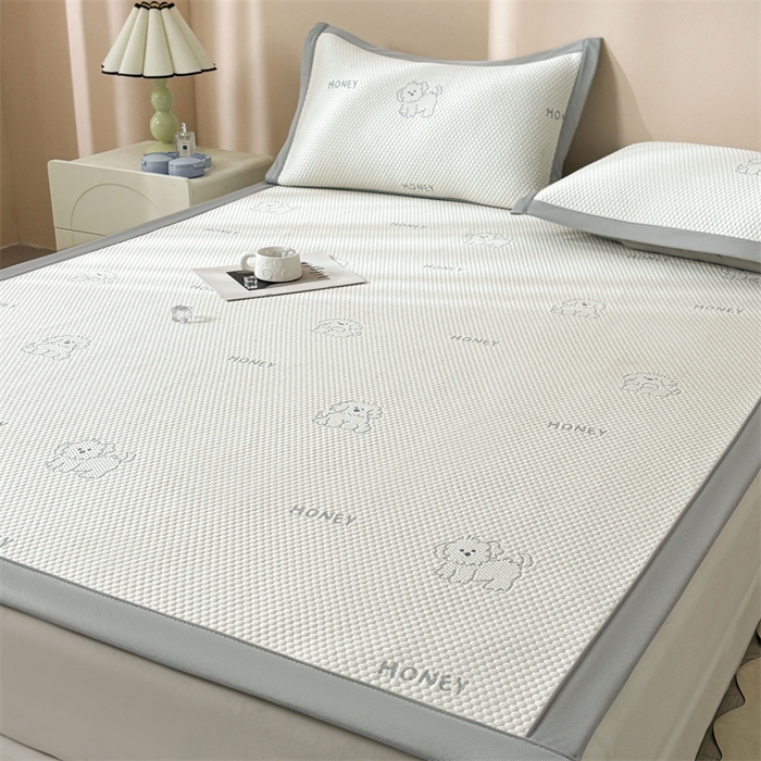 91家纺网 家纺一手货源 找家纺 雯豆家纺 2025新款PE高分子凉感提花凉席三件套绑带款席子平铺席 琪琪小狗-绑带款