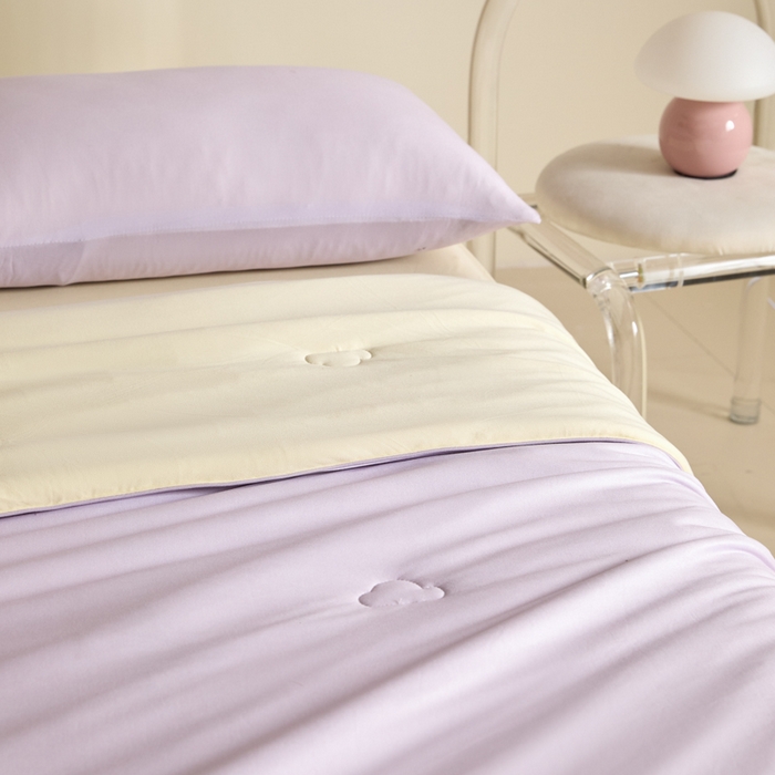 91家纺网 家纺一手货源 找家纺 大彩家居 2025新款A类针织四季被-场景一 薰衣草紫