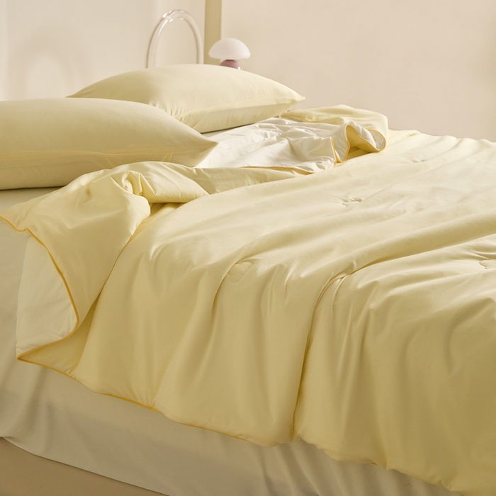 91家纺网 家纺一手货源 找家纺 大彩家居 2025新款A类针织四季被-场景一 奶黄色