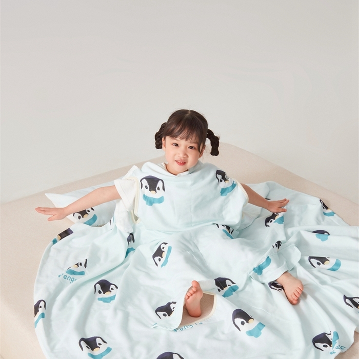 91家纺网 家纺一手货源 找家纺 艾佳宝贝 2025A类全棉纱布护肚防踢睡袋多功能盖毯宝宝夏被 乖萌小企鹅