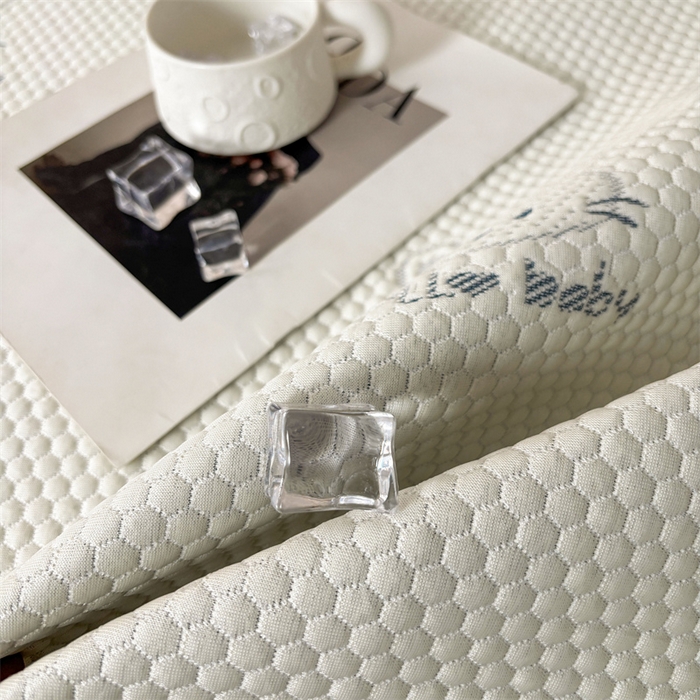 91家纺网 家纺一手货源 找家纺 雯豆家纺 2025新款PE凉感提花冰丝床笠三件套全包中分子床罩床垫保护套 吉祥兔-床笠款