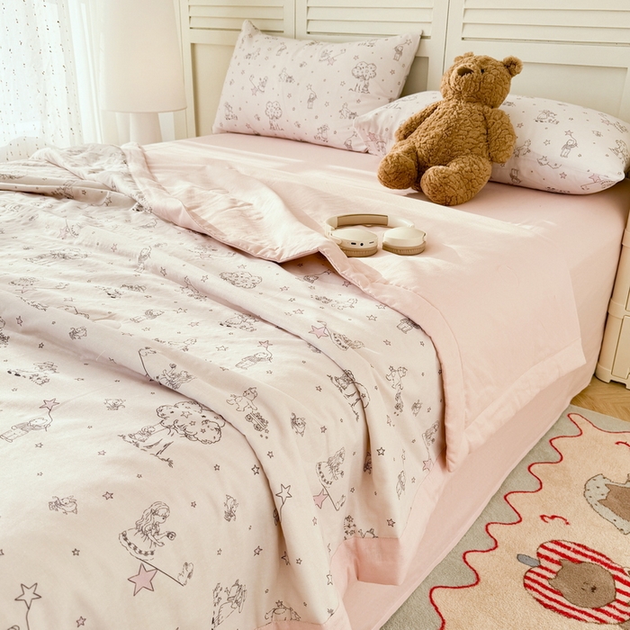 91家纺网 家纺一手货源 找家纺 佰亿莱 2025新款全棉双层纱大豆夏被四件套 开心女孩