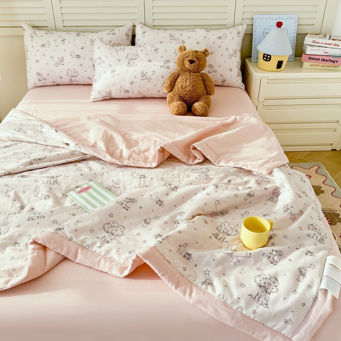 91家纺网 家纺一手货源 找家纺 佰亿莱 2025新款全棉双层纱大豆夏被四件套 开心女孩