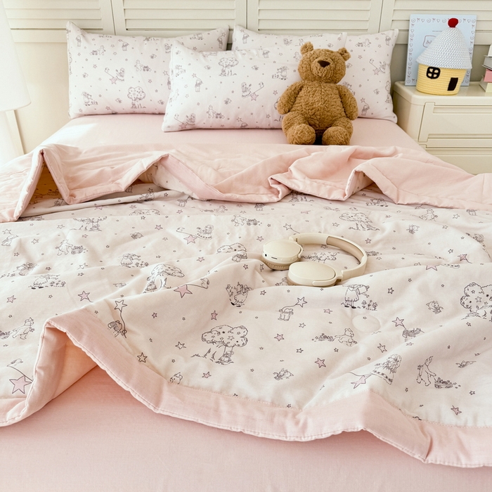 91家纺网 家纺一手货源 找家纺 佰亿莱 2025新款全棉双层纱大豆夏被四件套 开心女孩