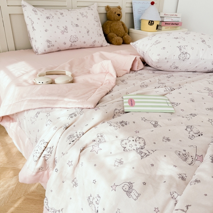 91家纺网 家纺一手货源 找家纺 佰亿莱 2025新款全棉双层纱大豆夏被四件套 开心女孩