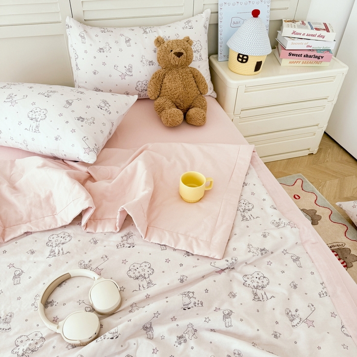 91家纺网 家纺一手货源 找家纺 佰亿莱 2025新款全棉双层纱大豆夏被四件套 开心女孩