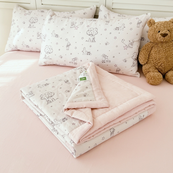 91家纺网 家纺一手货源 找家纺 佰亿莱 2025新款全棉双层纱大豆夏被四件套 开心女孩