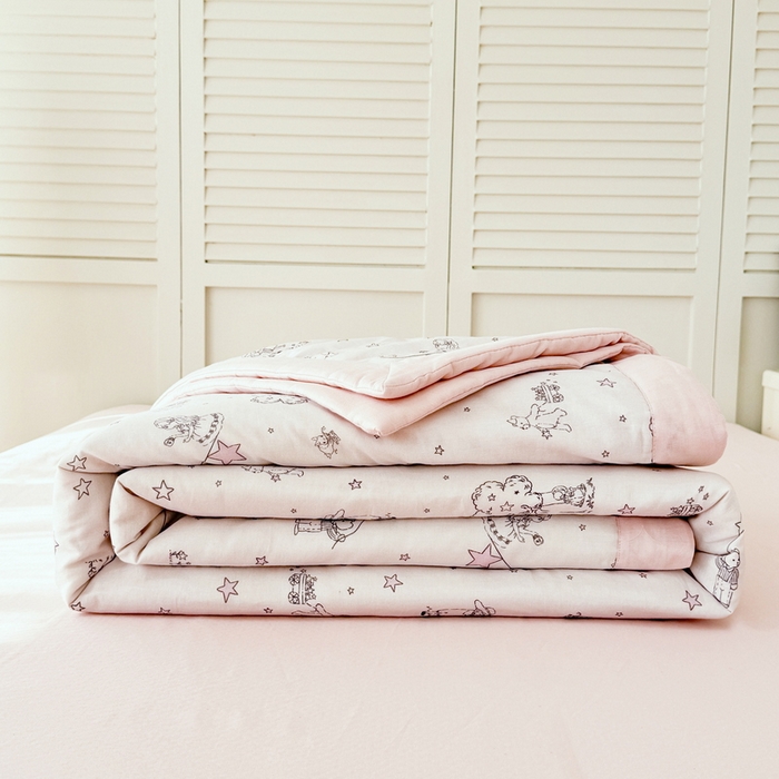 91家纺网 家纺一手货源 找家纺 佰亿莱 2025新款全棉双层纱大豆夏被四件套 开心女孩