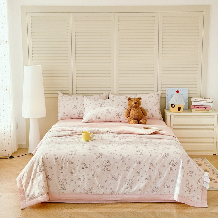 91家纺网 家纺一手货源 找家纺 佰亿莱 2025新款全棉双层纱大豆夏被四件套 开心女孩