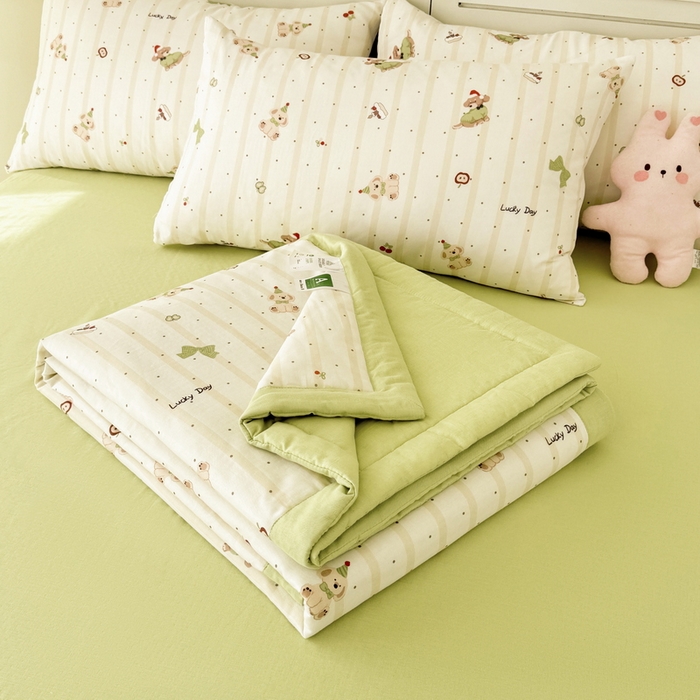 91家纺网 家纺一手货源 找家纺 佰亿莱 2025新款全棉双层纱大豆夏被四件套 帽子狗狗