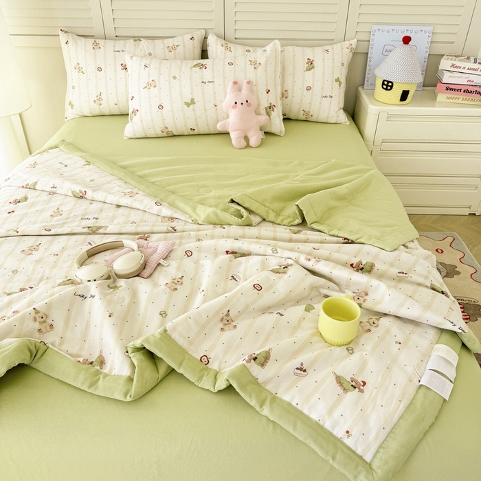 91家纺网 家纺一手货源 找家纺 佰亿莱 2025新款全棉双层纱大豆夏被四件套 帽子狗狗