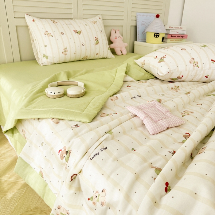 91家纺网 家纺一手货源 找家纺 佰亿莱 2025新款全棉双层纱大豆夏被四件套 帽子狗狗