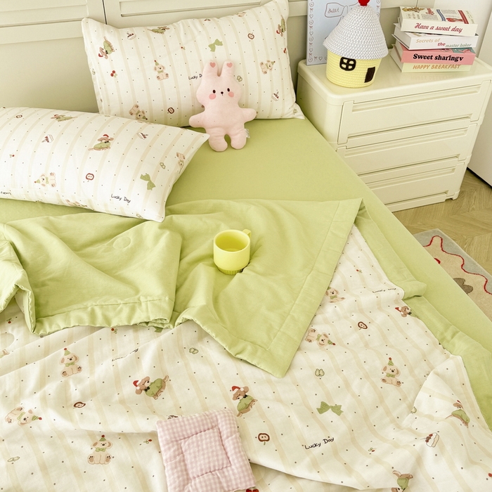 91家纺网 家纺一手货源 找家纺 佰亿莱 2025新款全棉双层纱大豆夏被四件套 帽子狗狗