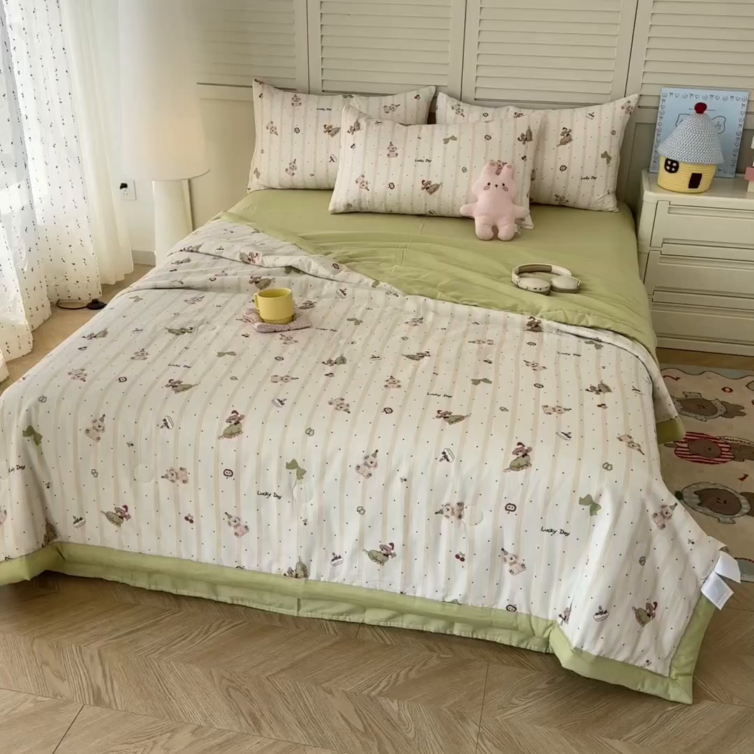 91家纺网 家纺一手货源 找家纺 佰亿莱 2025新款全棉双层纱大豆夏被四件套 帽子狗狗