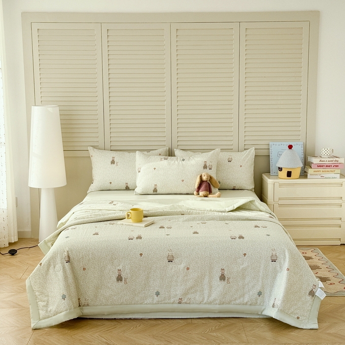 91家纺网 家纺一手货源 找家纺 佰亿莱 2025新款全棉双层纱大豆夏被四件套 亲密伙伴