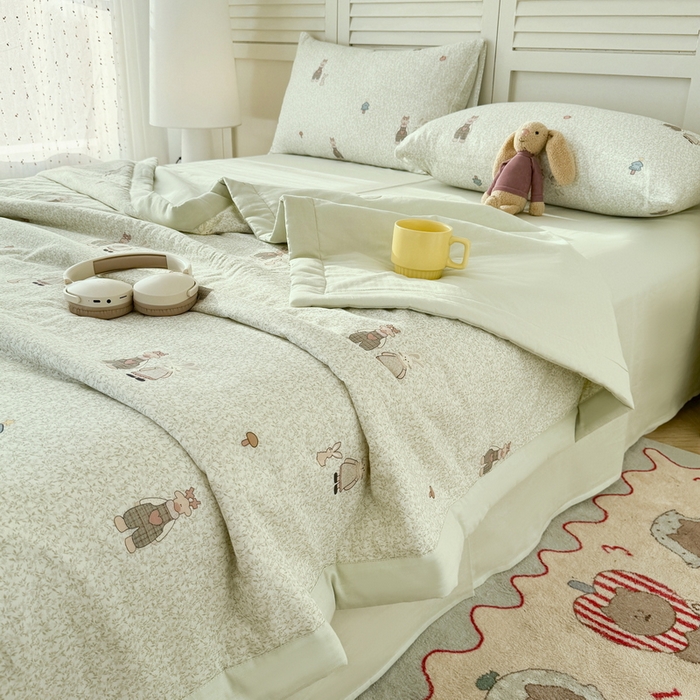 91家纺网 家纺一手货源 找家纺 佰亿莱 2025新款全棉双层纱大豆夏被四件套 亲密伙伴