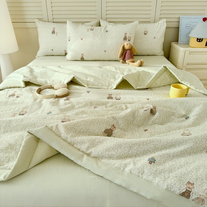 91家纺网 家纺一手货源 找家纺 佰亿莱 2025新款全棉双层纱大豆夏被四件套 亲密伙伴