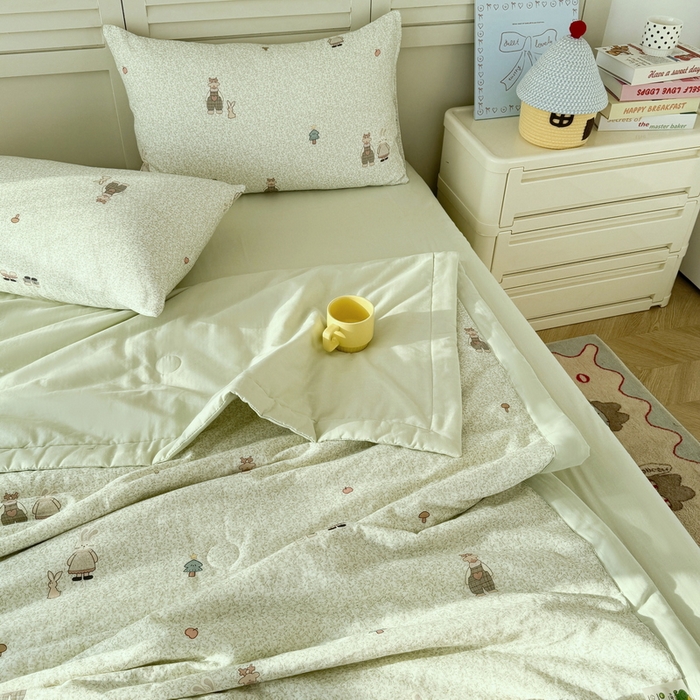 91家纺网 家纺一手货源 找家纺 佰亿莱 2025新款全棉双层纱大豆夏被四件套 亲密伙伴