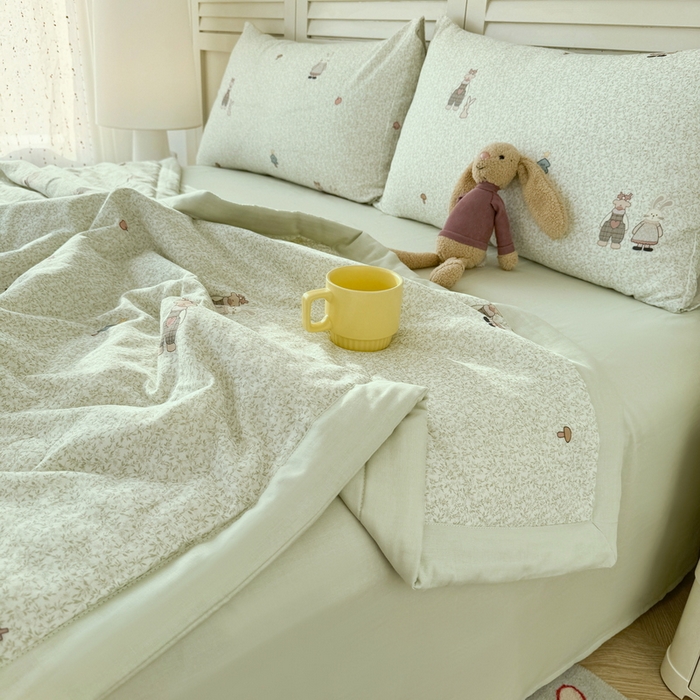 91家纺网 家纺一手货源 找家纺 佰亿莱 2025新款全棉双层纱大豆夏被四件套 亲密伙伴