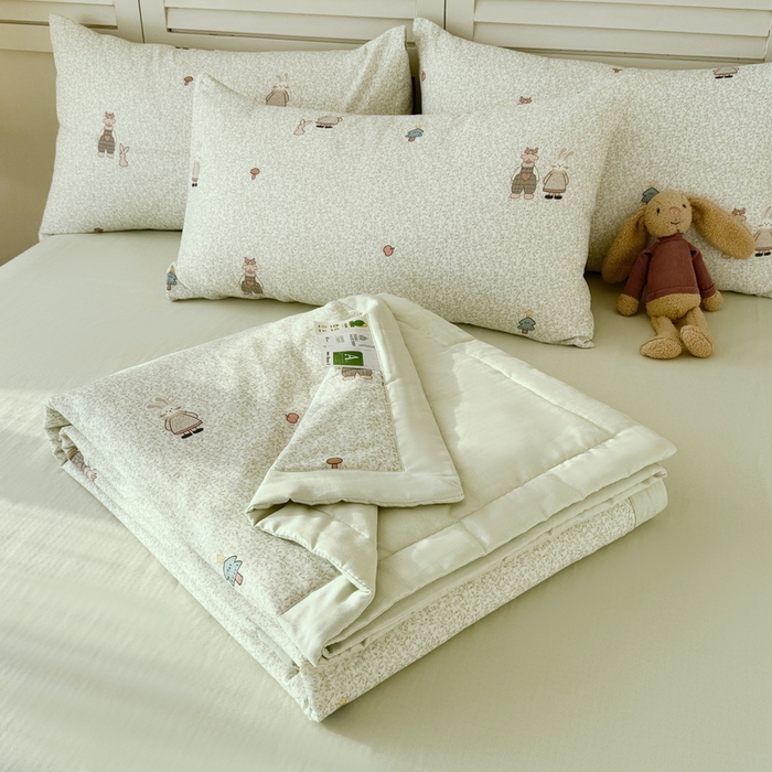 91家纺网 家纺一手货源 找家纺 佰亿莱 2025新款全棉双层纱大豆夏被四件套 亲密伙伴