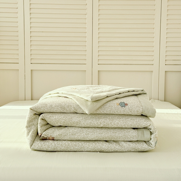 91家纺网 家纺一手货源 找家纺 佰亿莱 2025新款全棉双层纱大豆夏被四件套 亲密伙伴