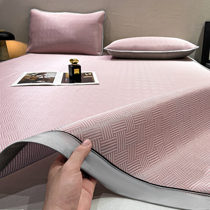 91家纺网 家纺一手货源 找家纺 给笠 2025新款碳光复合三明治 冰丝凉席 饼干-凉席粉色