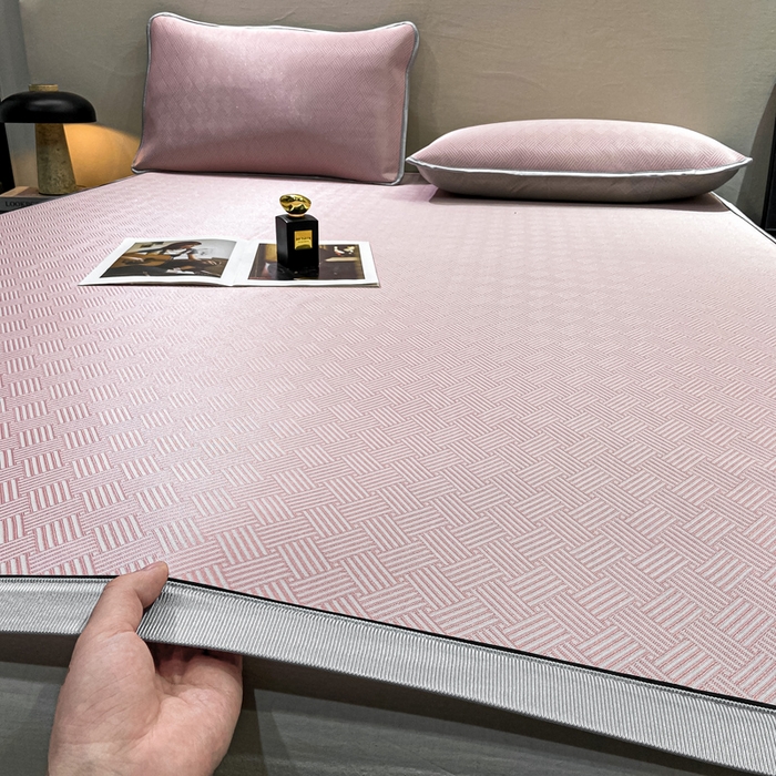 91家纺网 家纺一手货源 找家纺 给笠 2025新款碳光复合三明治 冰丝凉席 饼干-凉席粉色