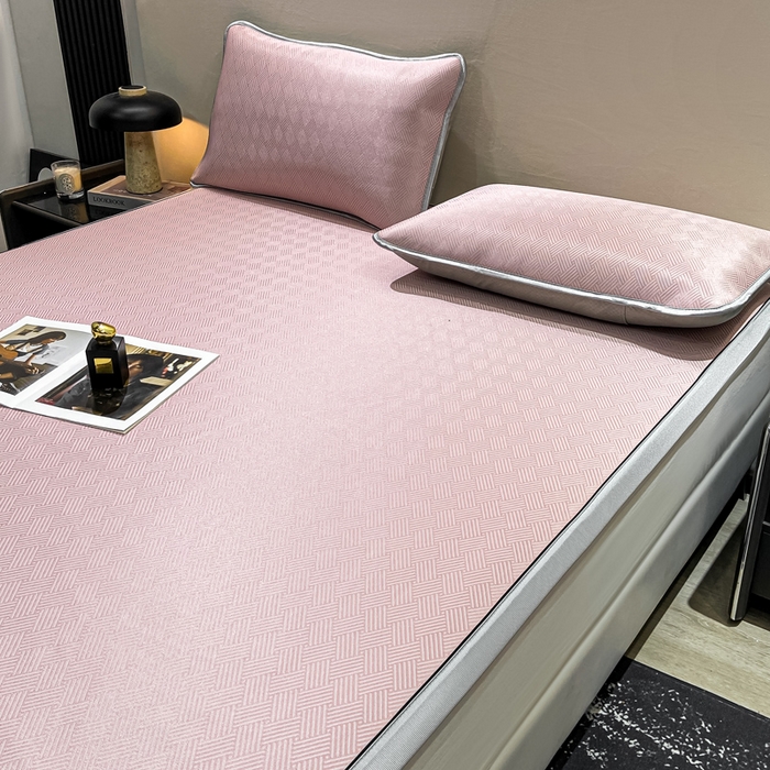 91家纺网 家纺一手货源 找家纺 给笠 2025新款碳光复合三明治 冰丝凉席 饼干-凉席粉色