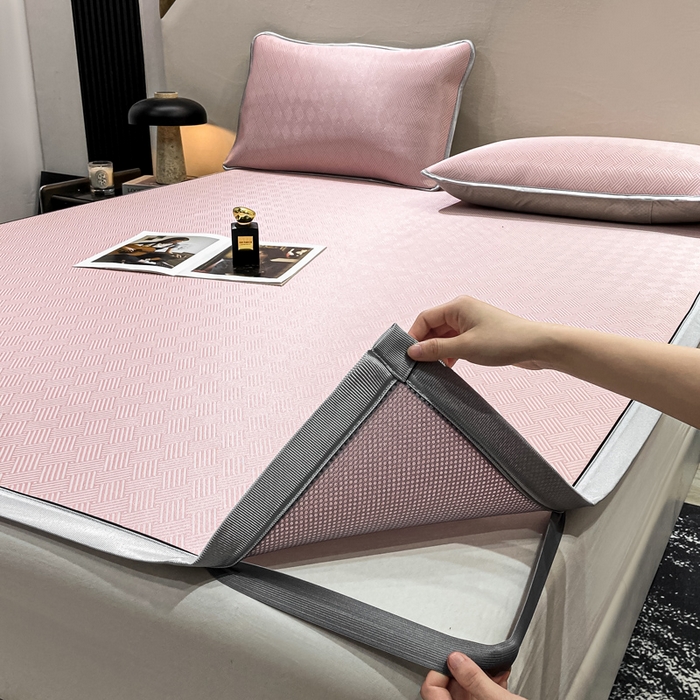 91家纺网 家纺一手货源 找家纺 给笠 2025新款碳光复合三明治 冰丝凉席 饼干-凉席粉色