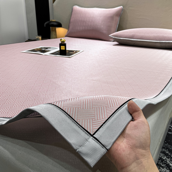 91家纺网 家纺一手货源 找家纺 给笠 2025新款碳光复合三明治 冰丝凉席 饼干-凉席粉色