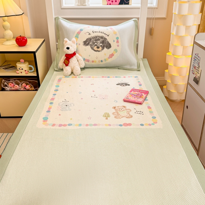 91家纺网 家纺一手货源 找家纺 慕尚家纺 2025新款凉感大版冰丝席学生季款三件套 考拉的朋友