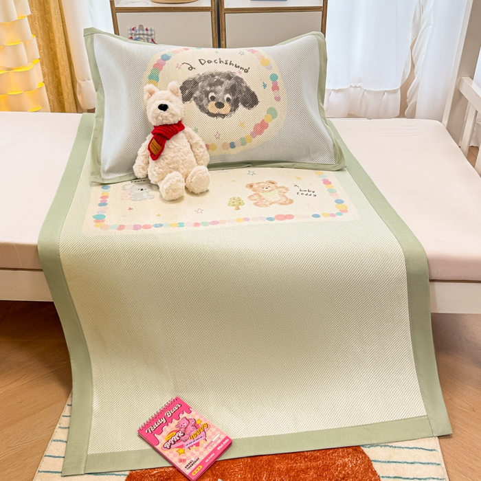 91家纺网 家纺一手货源 找家纺 慕尚家纺 2025新款凉感大版冰丝席学生季款三件套 考拉的朋友