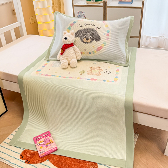 91家纺网 家纺一手货源 找家纺 慕尚家纺 2025新款凉感大版冰丝席学生季款三件套 考拉的朋友