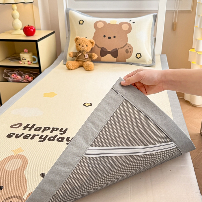 91家纺网 家纺一手货源 找家纺 慕尚家纺 2025新款凉感大版冰丝席学生季款三件套 小熊泡