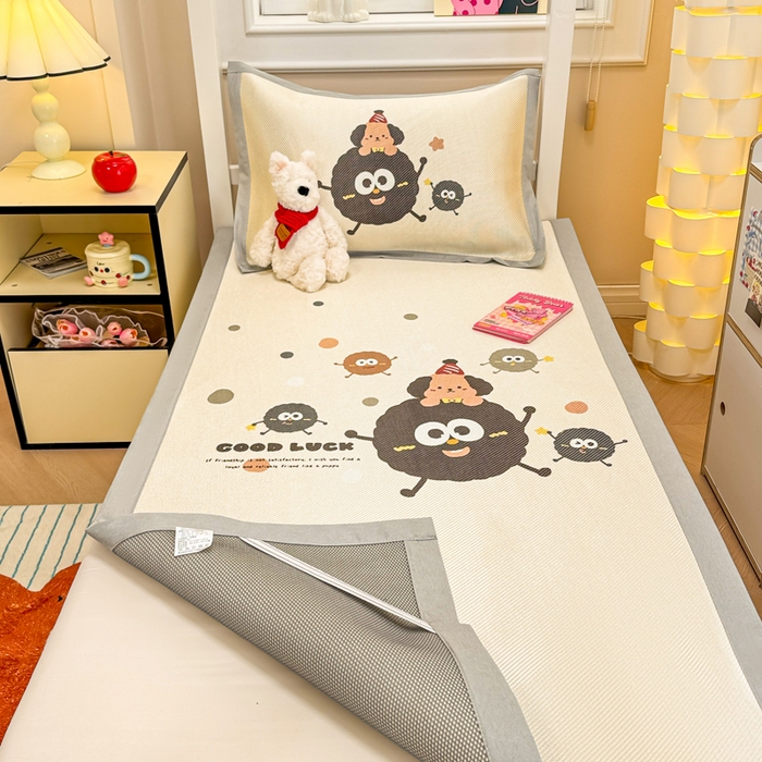 91家纺网 家纺一手货源 找家纺 慕尚家纺 2025新款凉感大版冰丝席学生季款三件套 幸运大眼萌