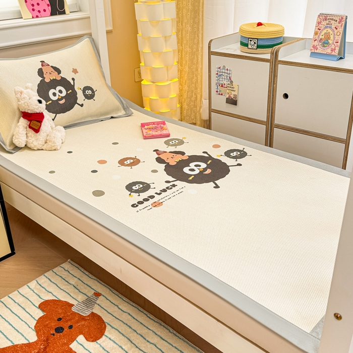 91家纺网 家纺一手货源 找家纺 慕尚家纺 2025新款凉感大版冰丝席学生季款三件套 幸运大眼萌